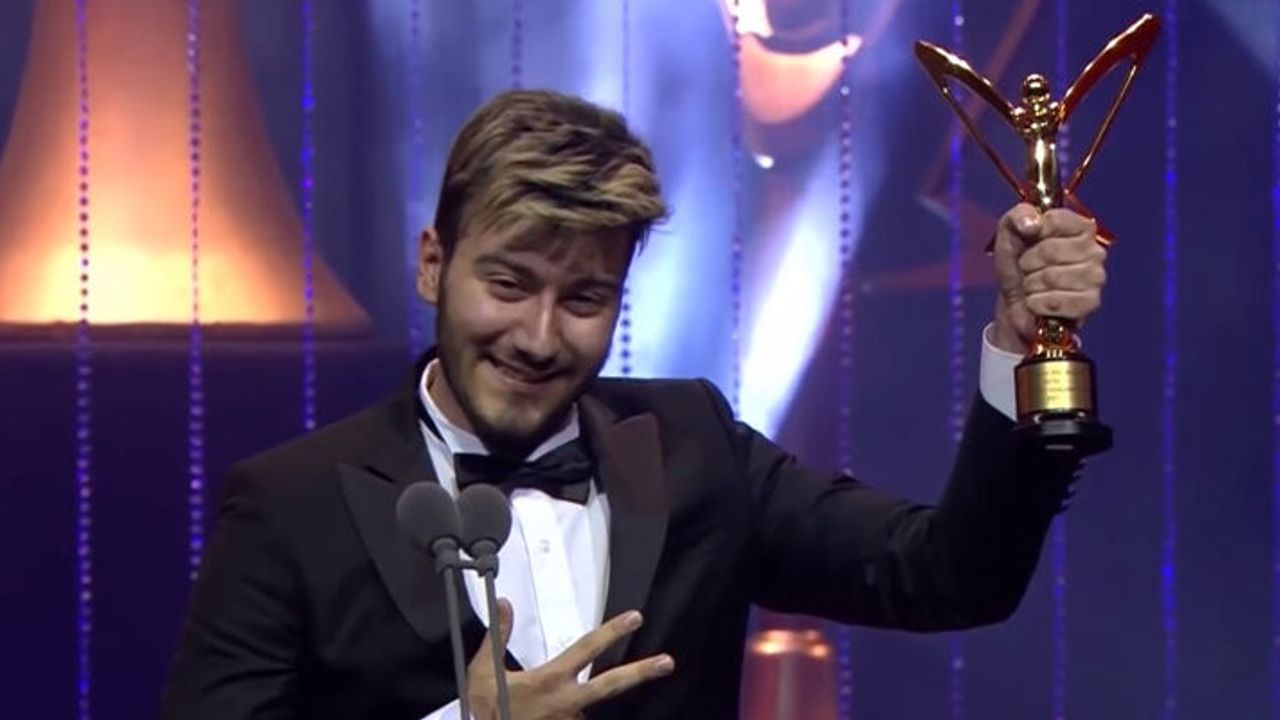 Altın Kelebek Ödülü geri alınan Enes Batur’dan basın açıklaması