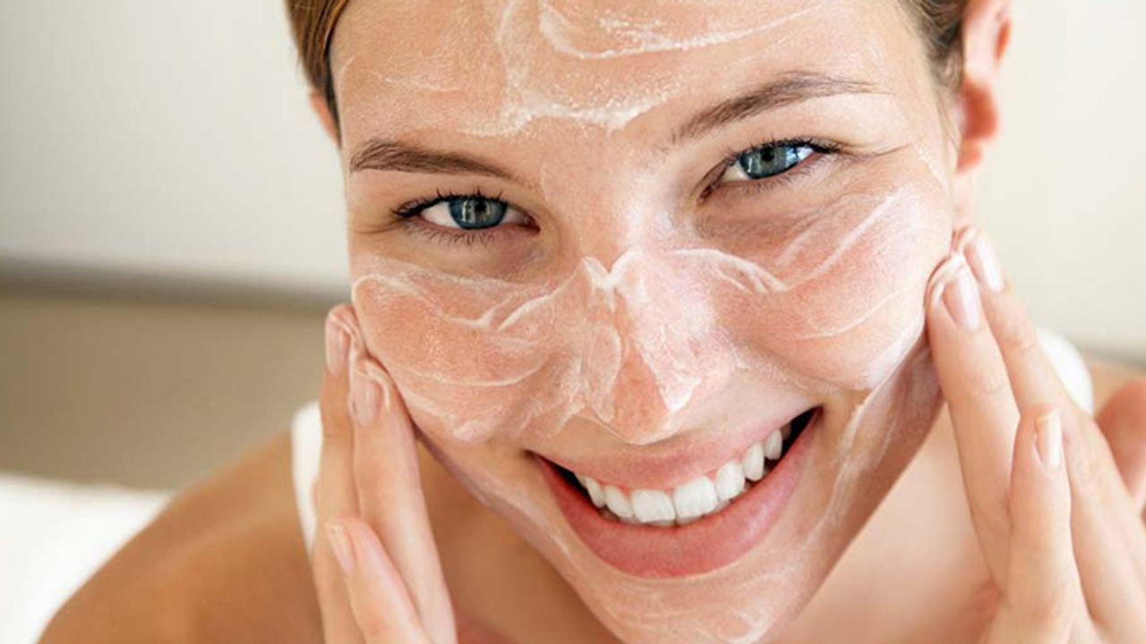 Doktor Yelda Bice evde yapılan yanlış peeling uygulamalarına dikkat çekti