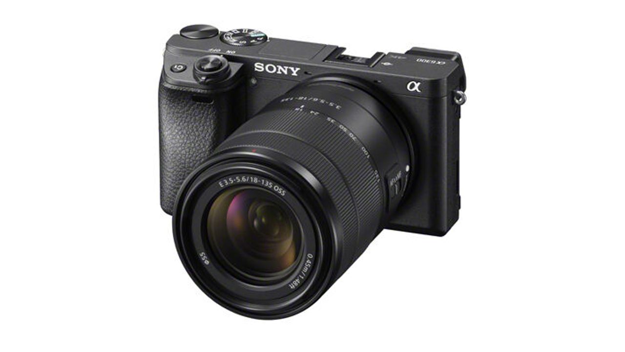 Sony, E-mount yelpazesine yüksek büyütme oranlı APS-C Zoom lensi ekledi