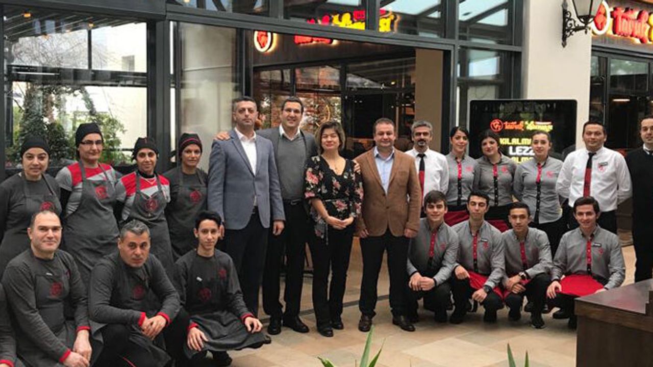 Tavuk Dünyası, 2017’yi 4 farklı şehirde aynı gün açtığı yeni restoranlarıyla uğurladı