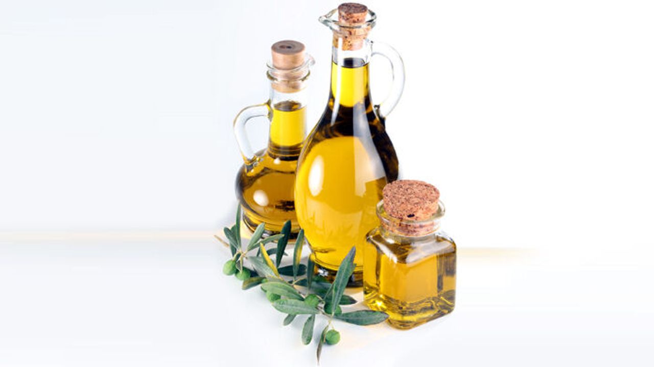 Zeytinyağı sağlıklı yağ asitleri ve antioksidanlar içerdiği için önemli