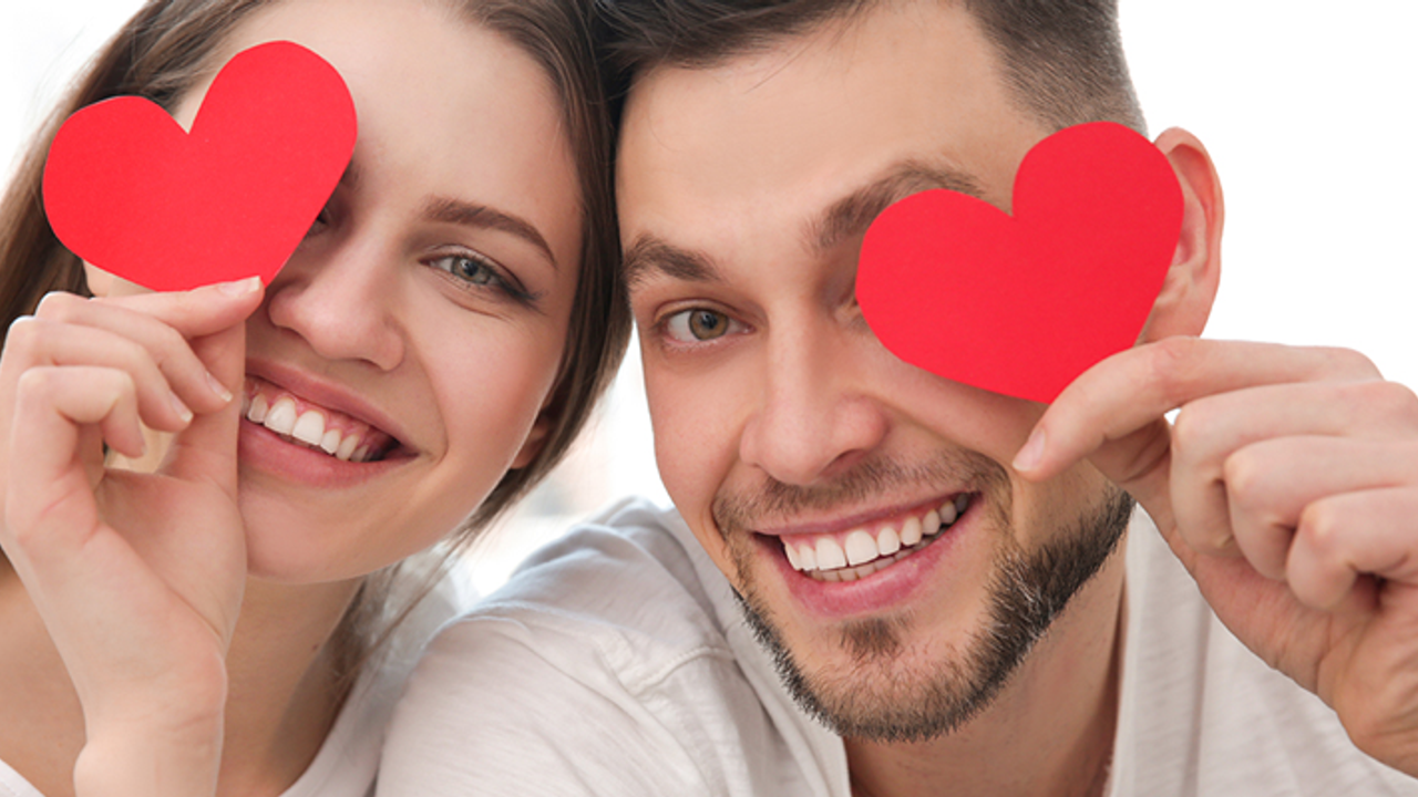 Göz estetiği uygulamaları ile yılları geriye sarın