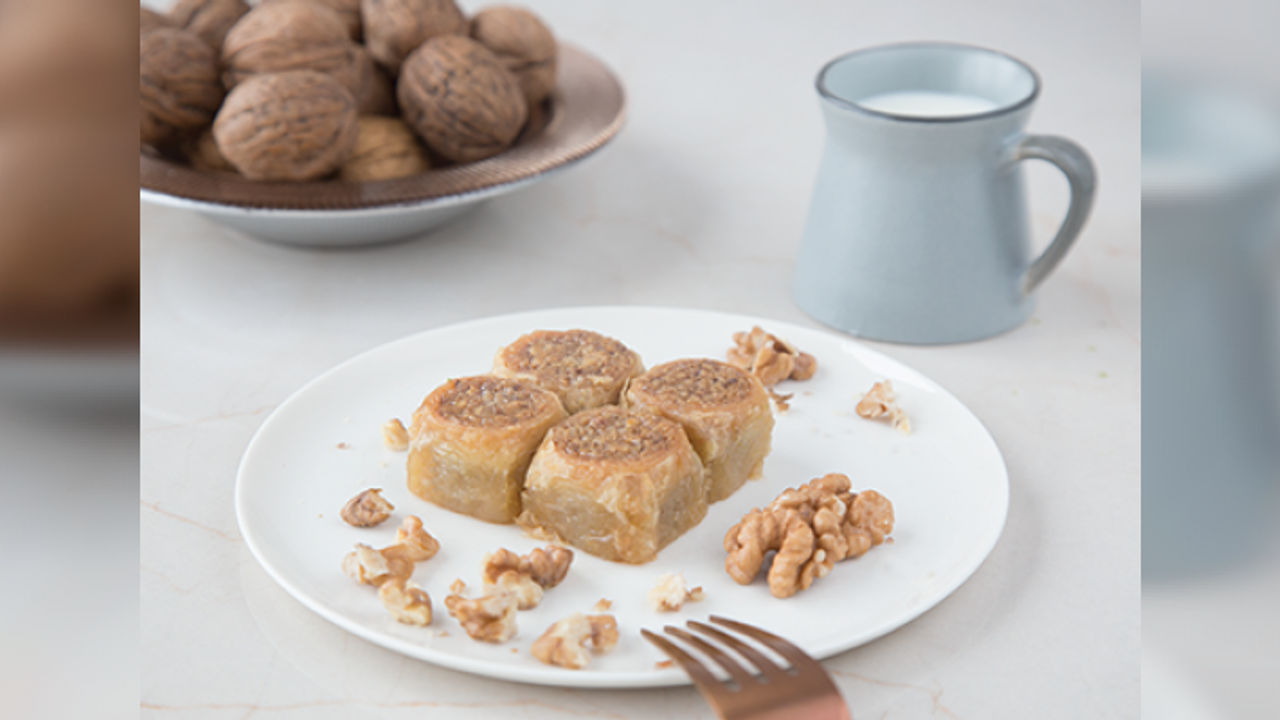 Yedikçe yemek isteyeceğiniz cevizli saray sarması