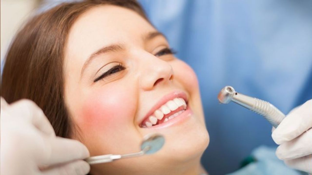 Biz Dental Klinik ile Diş Beyazlatma Yöntemleri