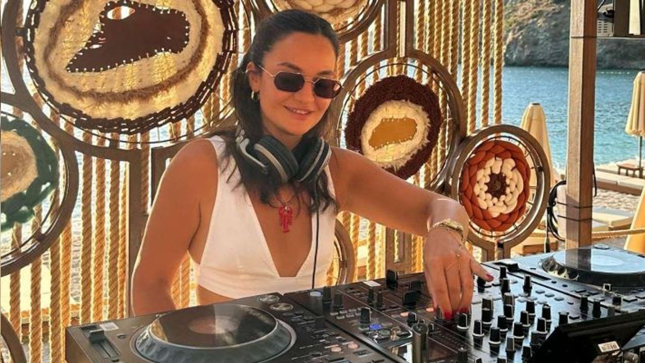SO BEACH FETHİYE’NİN YAZA DAMGA VURAN DJ’İ: DENİZ GURSOY!