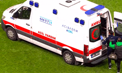Korkutan sakatlık: Ambulansla sahaya girdi. Ahmed Kutucu ve Kaleci İsa çarpıştı