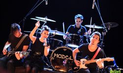 Model Neden Dağıldı? Ne Oldu?