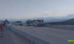 Tır Rampaya Çarptı Fırlayan Mermerler Minibüsü Parçaladı 1 Ölü 3 Yaralı