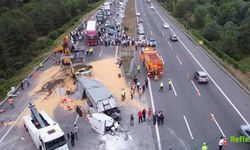 Tır Devrildi Yardıma Koşan Araca Otomobil Çarptı: 6 Kişi Hastanelik Oldu