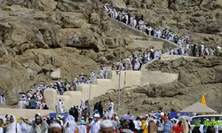 Kutsal Topraklarda Büyük Gün Arafat Yolculuğu Başlıyor