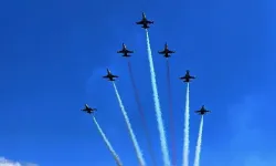 Türk Yıldızları Çanakkale Semalarında 23 Nisan Coşkusuyla Uçtu