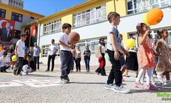 Bugün Okullar Tatil Mi? Pazartesi Okul Olacak Mı?