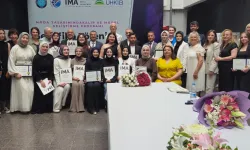 Bursa'da Moda Tasarım Programını Tamamlayan 16 Öğrenci Sertifikalarını Aldı