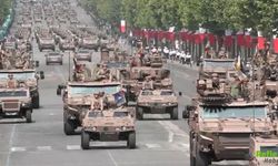Fransa'da Avengers Müziğiyle Askeri Geçit! Sosyal Medyada "Kıyamet Mi Geliyor?"