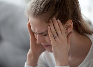 Mevsim geçişlerinde artan baş ağrılarına dikkat