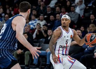 Anadolu Efes, evinde Paris Basketball'a 84-79 mağlup oldu