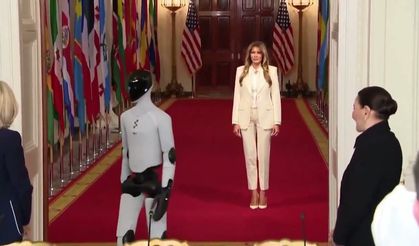 Beyaz Saray'da Eğitim Teknolojileri Zirvesi: Melania Trump'a Yapay Zeka Destekli Robot Eşlik Etti