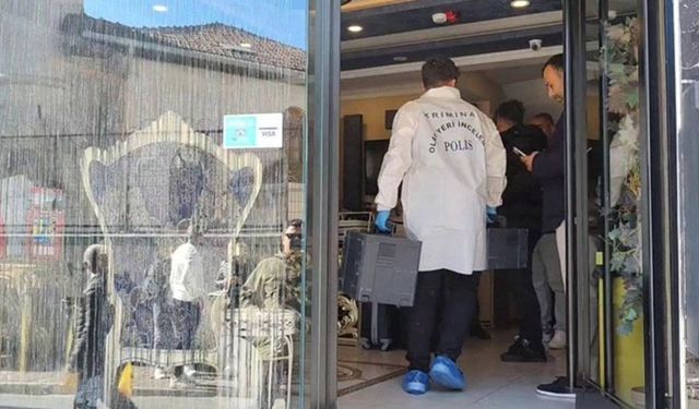 Fatih'te gıda zehirlenmesi şüphesiyle 3 kişinin hayatını kaybettiği olayda gözaltı sayısı 8'e yükseldi