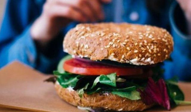 Yeni çalışma: Yeme bozuklukları, yıllar sonra bile ciddi sağlık sorunları riskini artırabilir