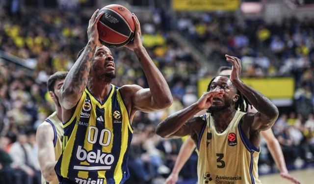 Fenerbahçe Beko, evinde Barcelona'yı 72-71'lik skorla yendi