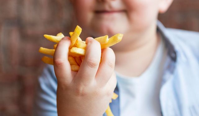 Türkiye'de çocukluk çağı obezitesi dünya ortalamasını aştı: Her 5 çocuktan biri obezite kıskacında!