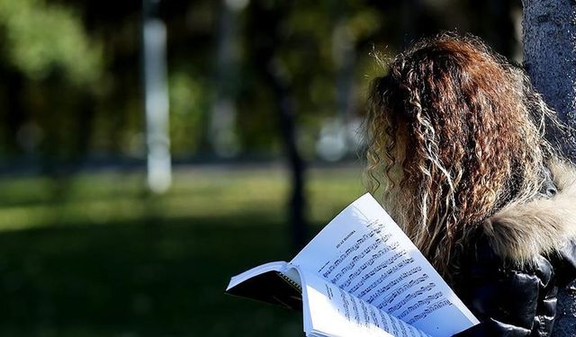 Ergenlik yaşı 30'lara yükseldi: Uzm. Psikolog Büyükbaşoğlu genç yetişkinlikteki kimlik inşasını yorumladı