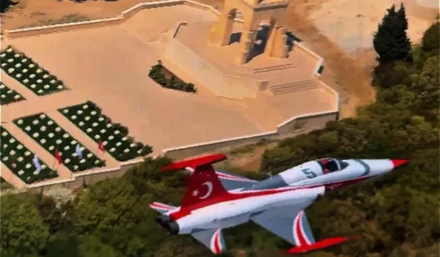 Türk Yıldızları Çanakkale'de 57. Alay Şehitliği Üzerinde Saygı Uçuşu Yaptı