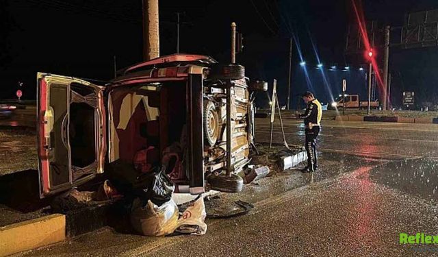 Burdur’da Feci Kaza! Otomobil İle Hafif Ticari Araç Çarpıştı 1 ölü, 5 yaralı