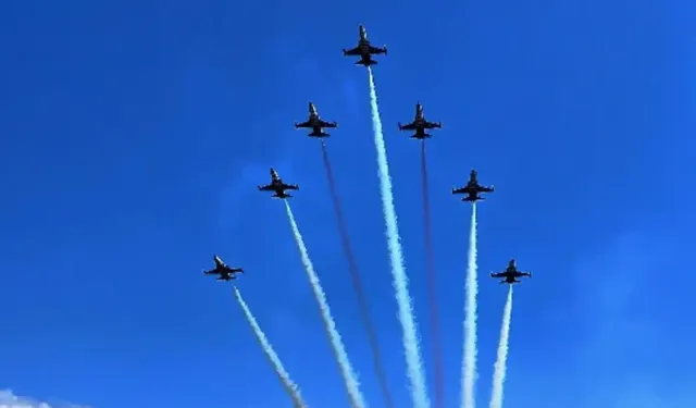 Türk Yıldızları Çanakkale Semalarında 23 Nisan Coşkusuyla Uçtu