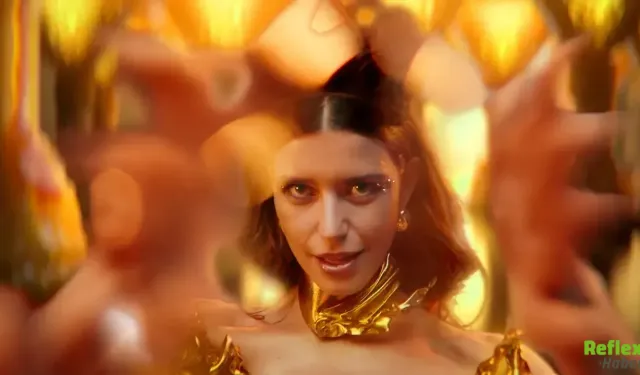Beren Saat Klibinde Neden Arı Figürünü Kullandı? Mesajı Dikkat Çekti
