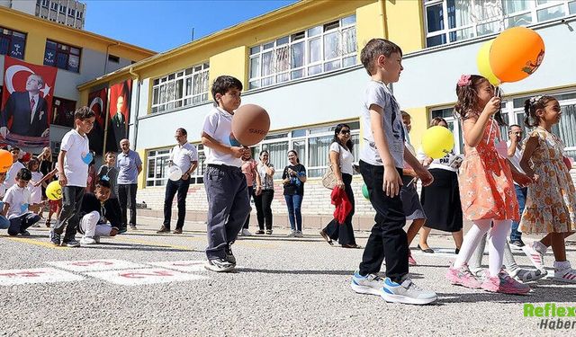 Bugün Okullar Tatil Mi? Pazartesi Okul Olacak Mı?