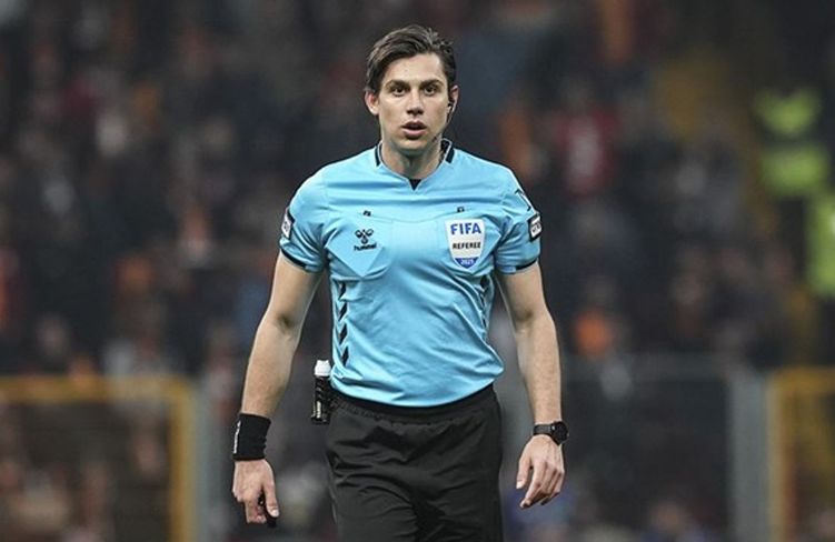 FIFA kokartlı hakem Mehmet Türkmen: Bir bakıma bu milli bayrağı bizler de taşıyoruz