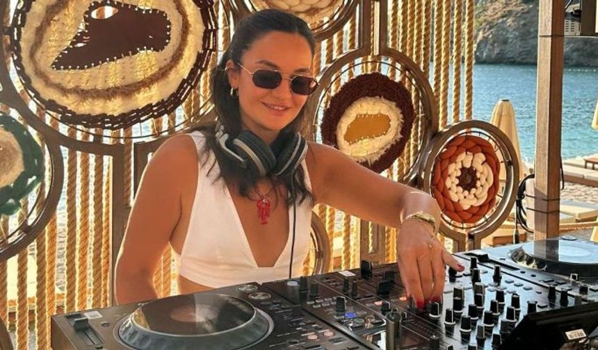 SO BEACH FETHİYE’NİN YAZA DAMGA VURAN DJ’İ: DENİZ GURSOY!