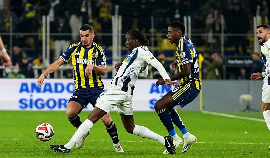 Trendyol Süper Lig’de Fenerbahçe İle Kasımpaşa İlk Yarıyı Golsüz Tamamladı