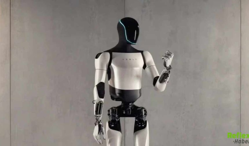 Tesla Optimus Müşteriye Su Uzatıyor: İnsansı Robot Gelişmeleri