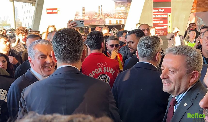 Galatasaraylı Yöneticiler Fenerbahçeli Yöneticileri Karşıladı