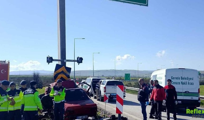 Bolu’da Feci Kaza: Yön Direğine Çarpan Otomobilde 1 Ölü 2 Yaralı