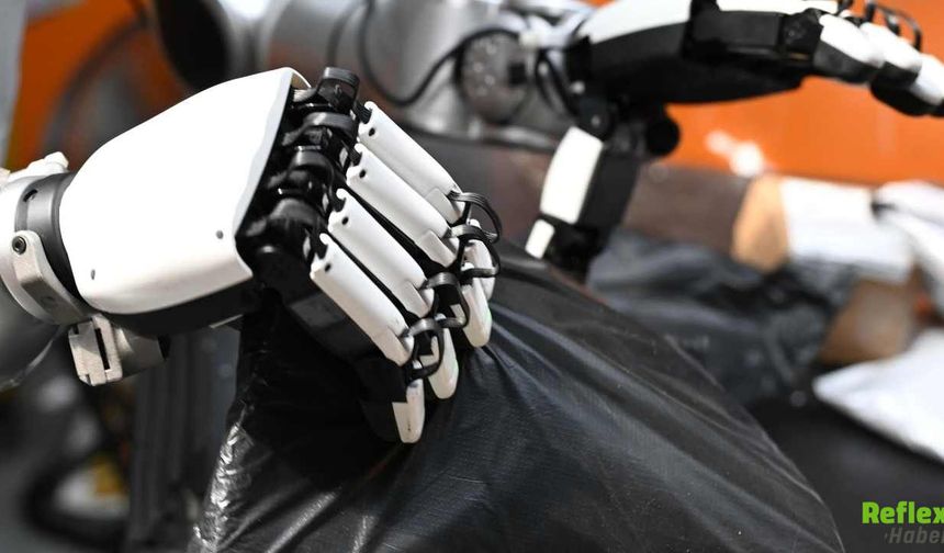 Çin’de Posta Merkezinde İnsansı Robot Dönemi Başladı