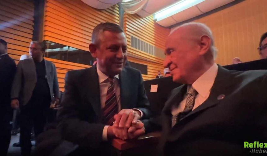 Özgür Özel İle Devlet Bahçeli’den Dikkat Çeken Sohbet, Sert Sözlerin Ardından Samimi Görüntü