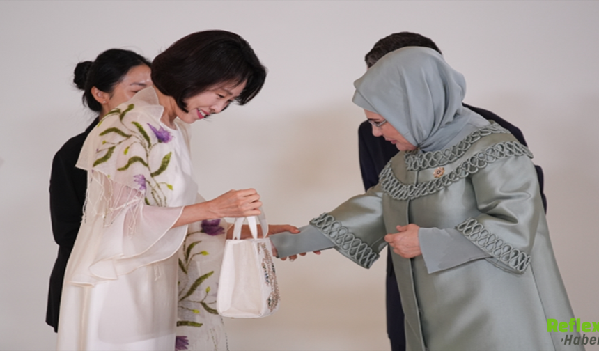 Güney Kore First Lady'sinden Emine Erdoğan'a Anlamlı Jest! Hediye
