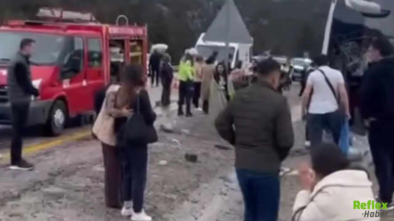 Konya Antalya Yolunda Yolcu Otobüsü Devrildi. Kazada Ilk Belirlemelere Göre 15 Kişi Yaralandı. Olayla Ilgili Inceleme Başlatıldı.