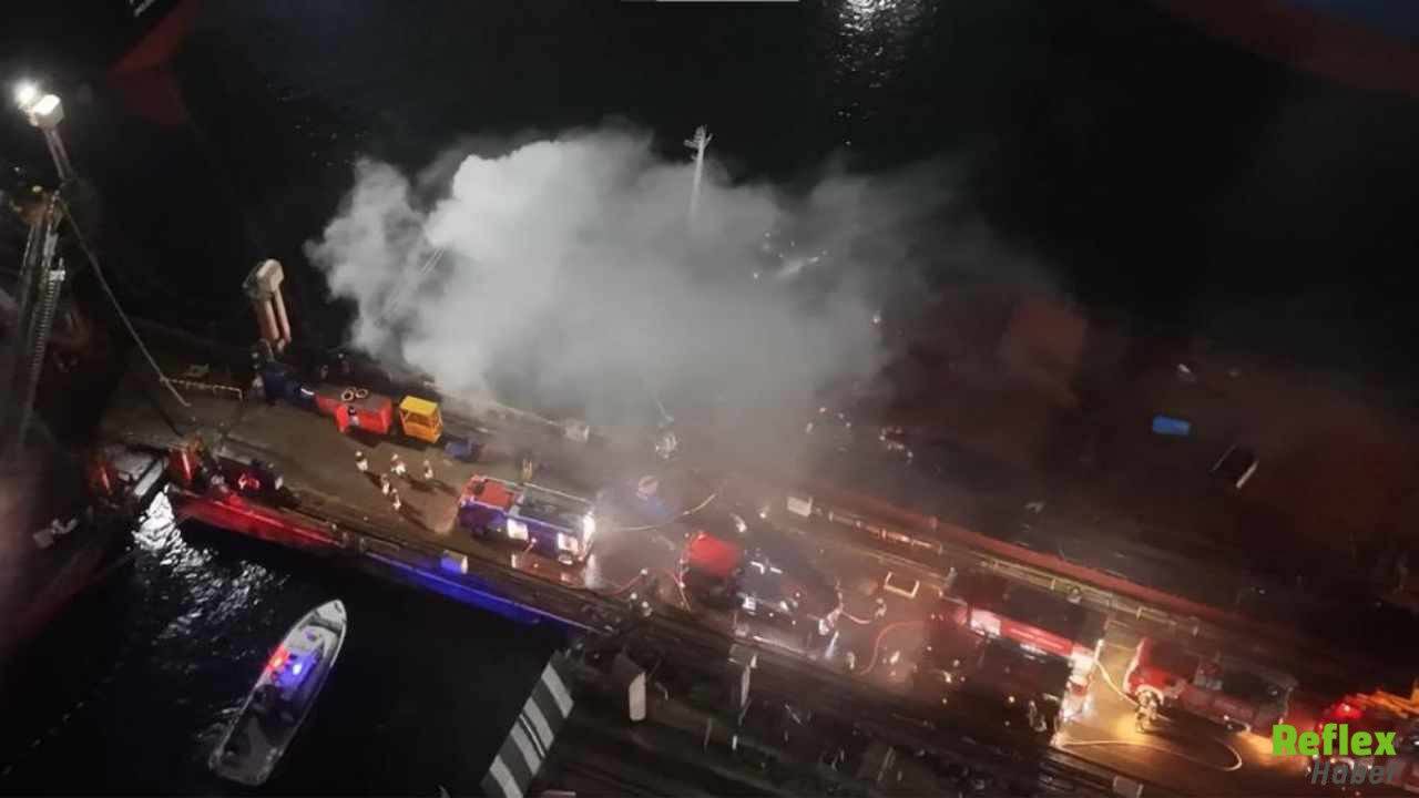 Tuzla Tersanesinde Korkutan Yangın Kuru Yük Gemisi Alevlere Teslim Oldu-1