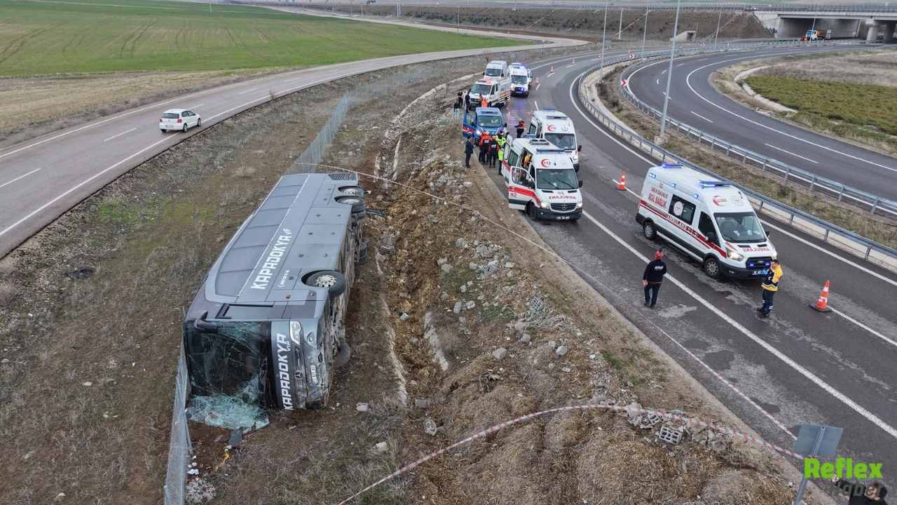 Aksaray’da Yolcu Otobüsü Devrildi 23 Kişi Yaralandı