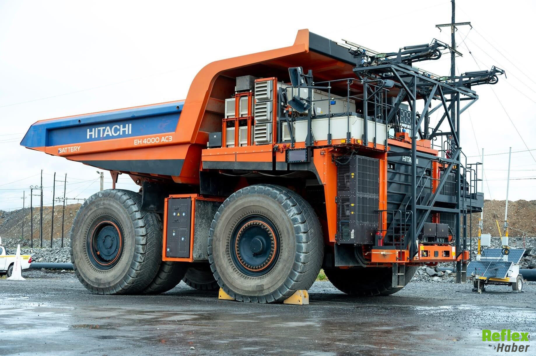 Hitachi 384 Tonluk Bataryalı Kamyonunu Zambiya’da Tanıttı-1