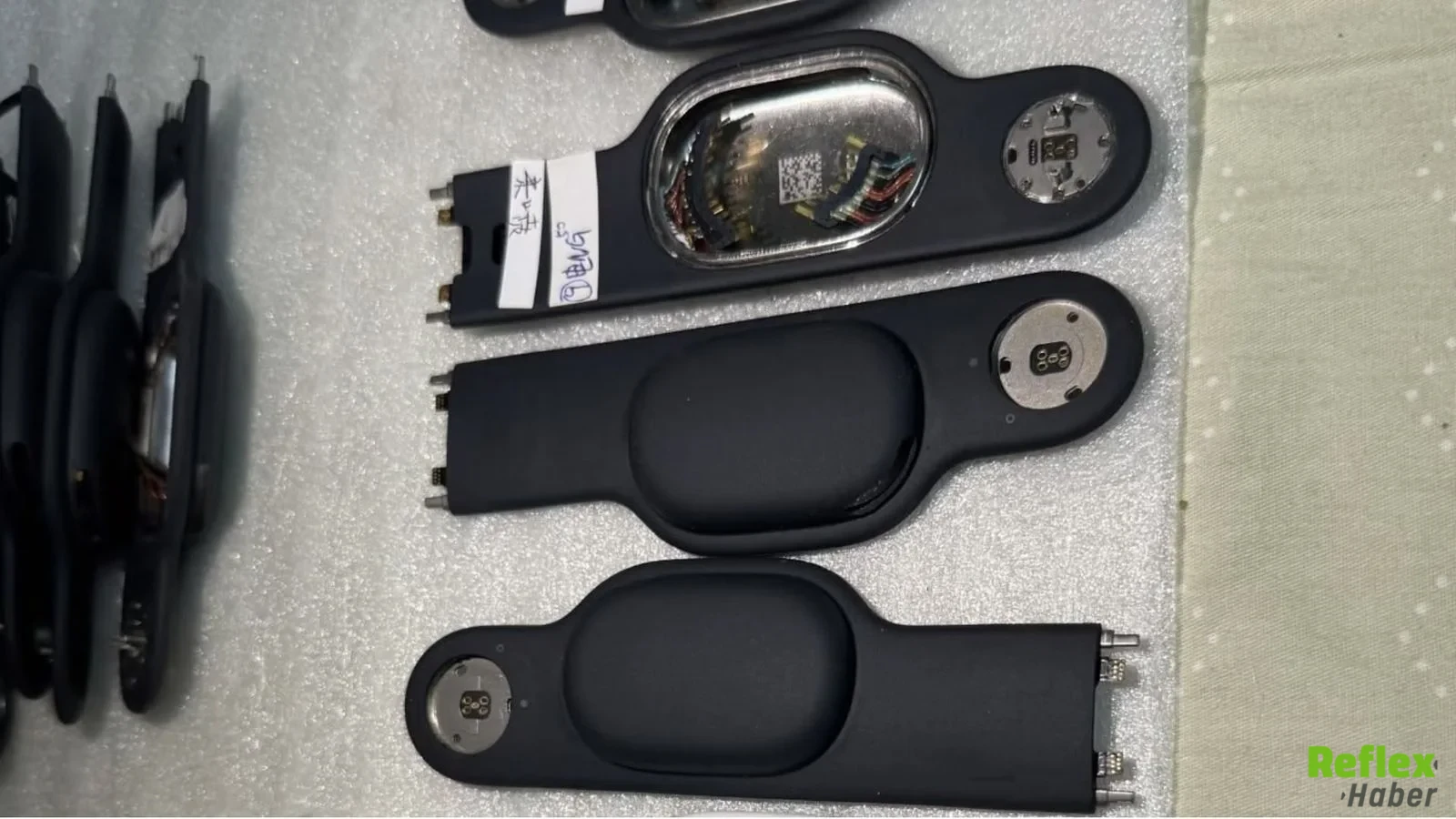 Apple Vision Pro İçin Siyah Renkli Yeni Parçalar Sızdırıldı (2)