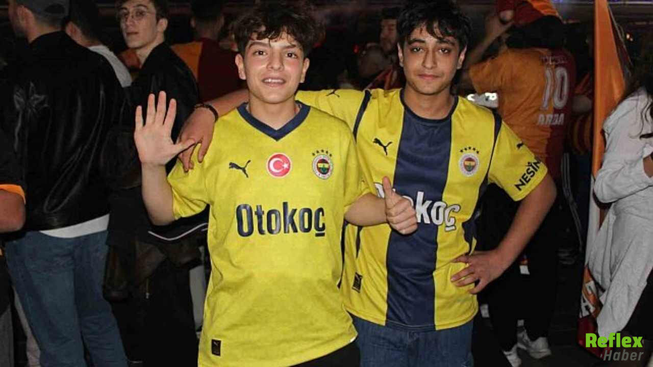 Fenerbahçeli Taraftar Galatasaray’ın Şampiyonluk Kutlamasında Görüntülendi-1