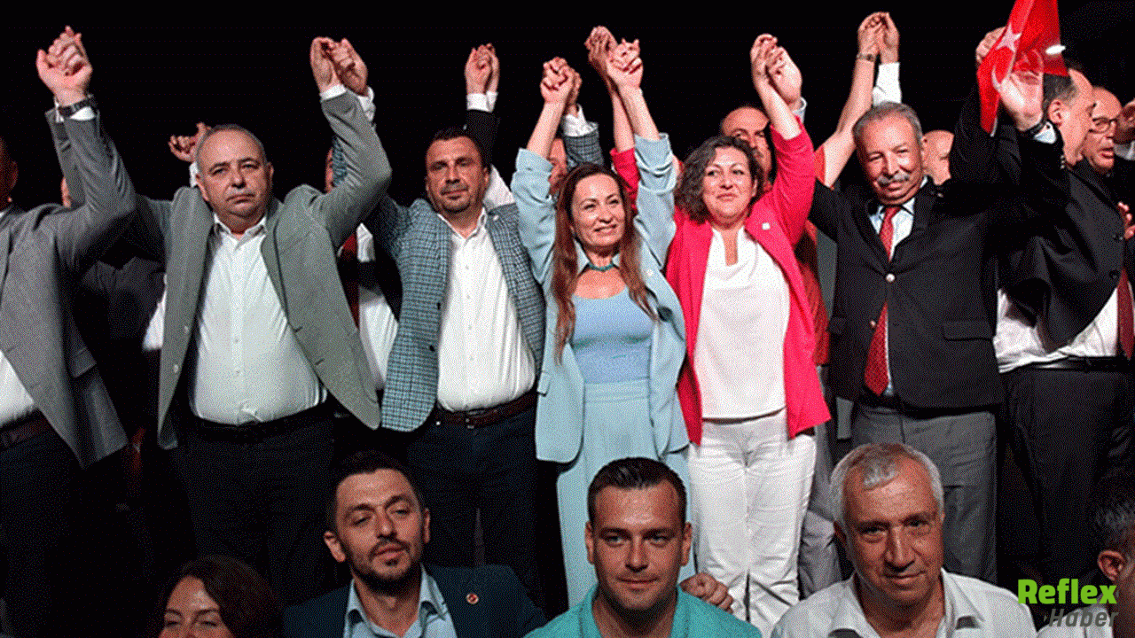 Manisa'da 15 Belediye Başkanı Yeni̇ Parti'ye Katıldı1