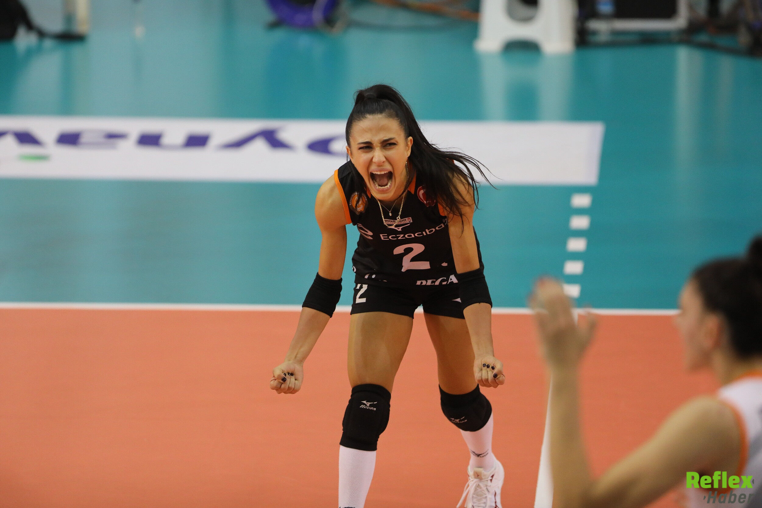 Voleybol Simge Aköz Kimdir 2